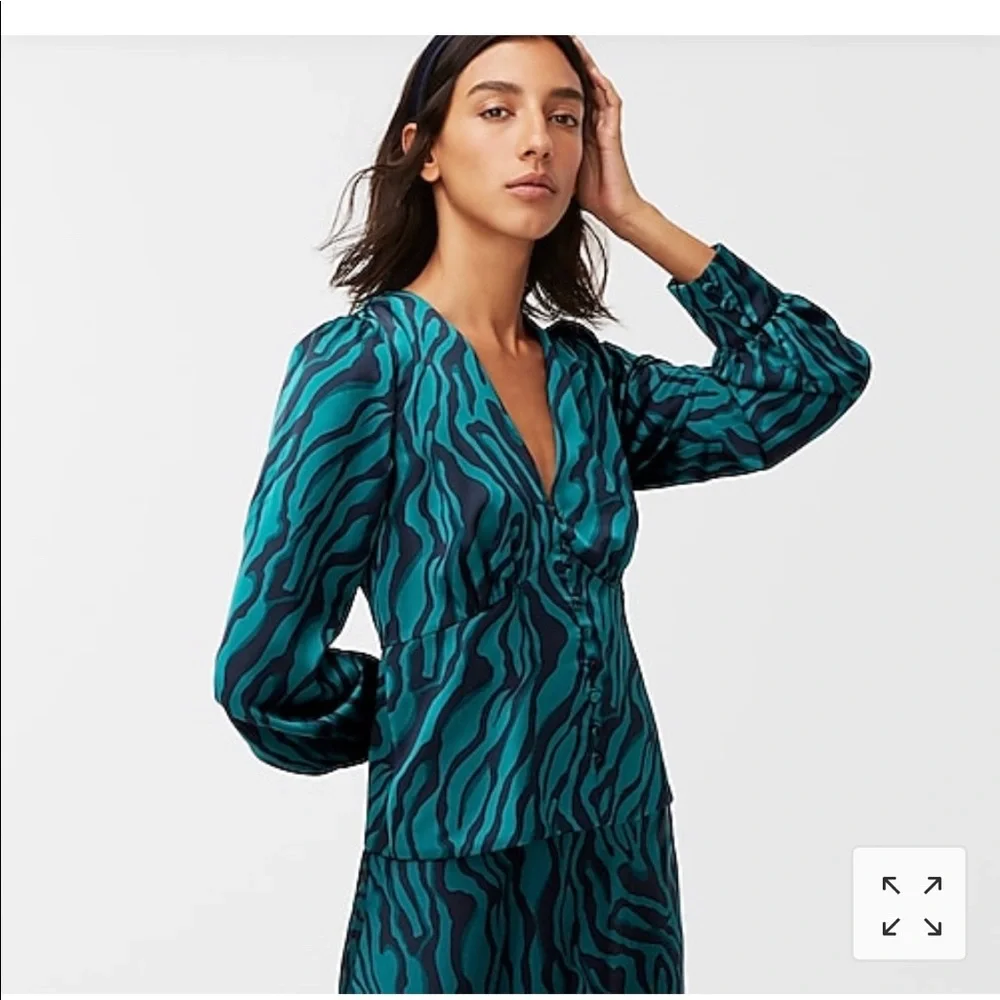 NWT J. CREW DEEP V-NECK BUTTON FRONT TOP